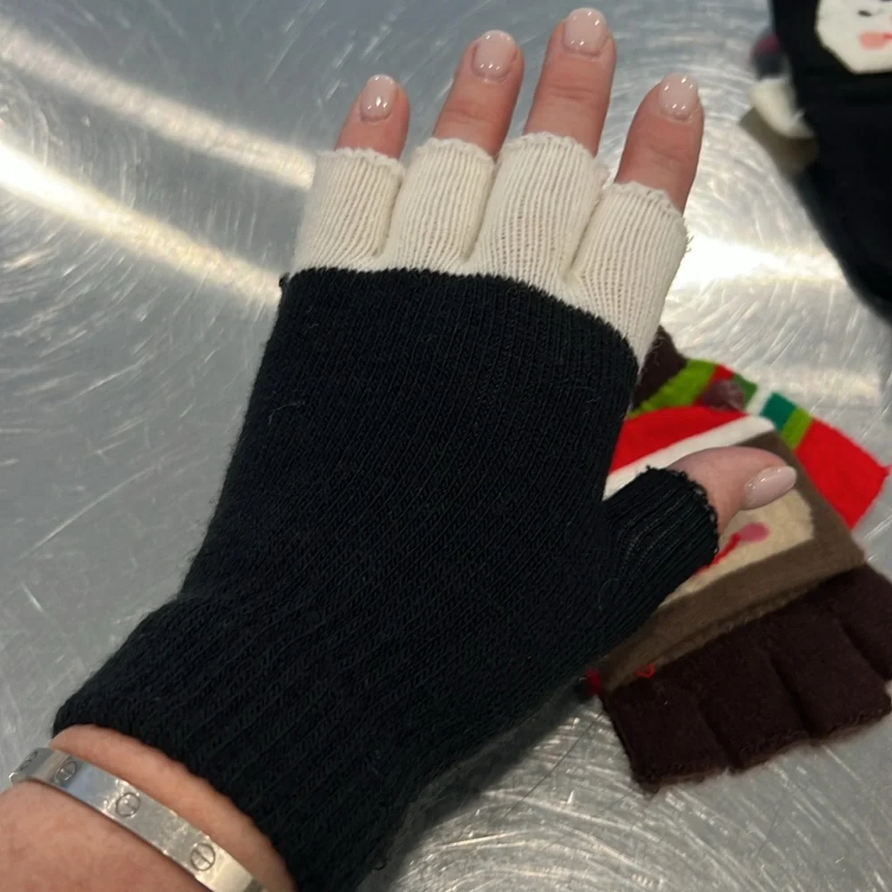 NWOT Fingerless Adaptable Children’s Mittens- set of 2